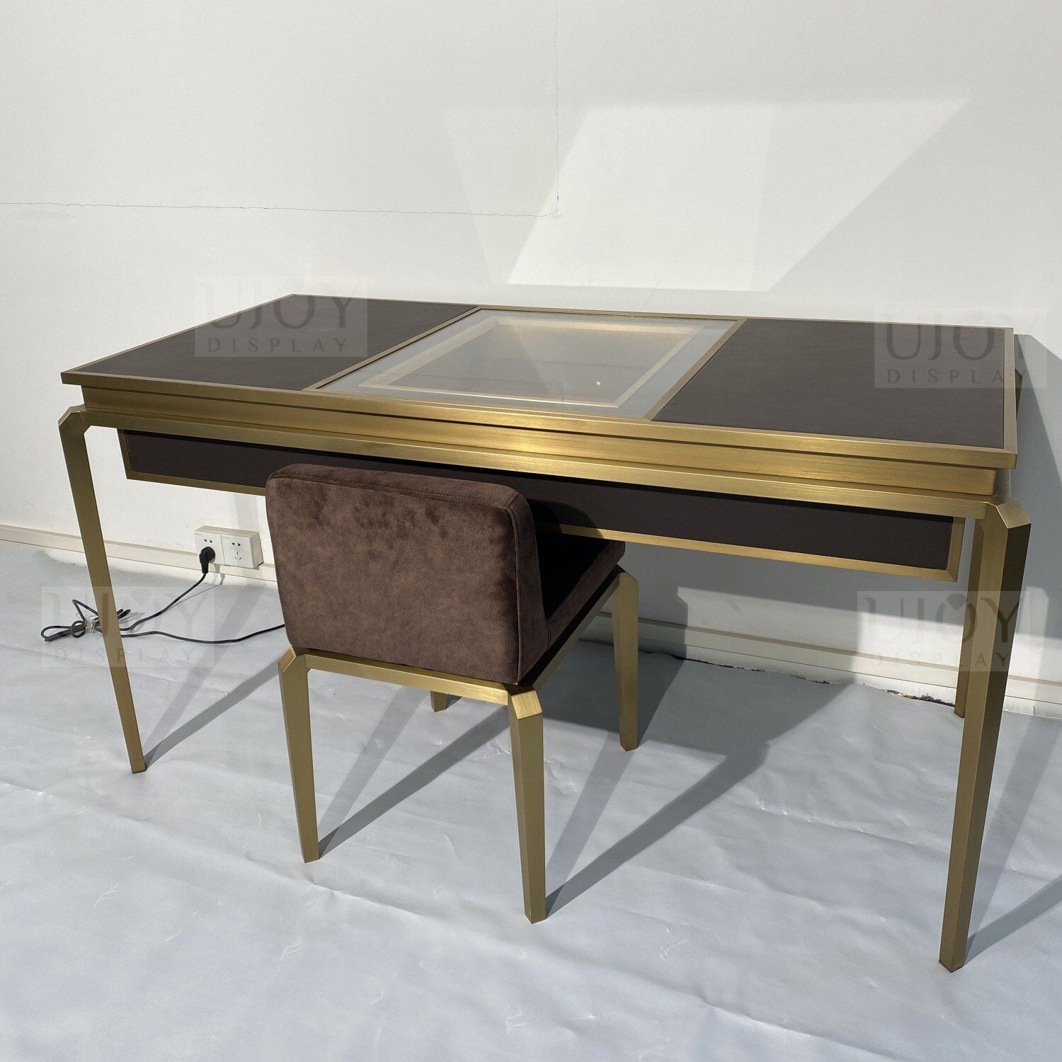 Luxury Jewelry Table With Glass Window VIP Desk UD016 (6) Luxury Jewelry Table With Glass Window VIP Desk UD016 (6)