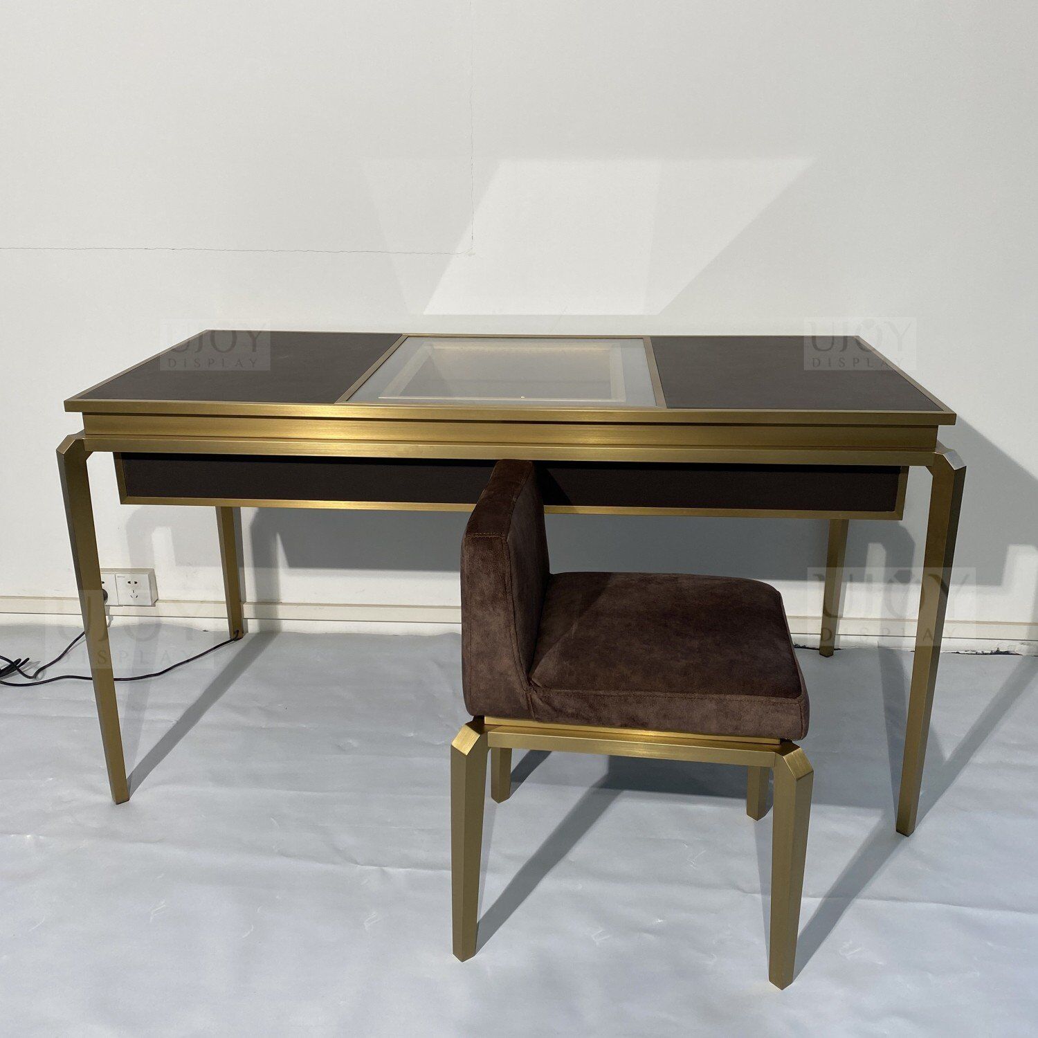 Luxury Jewelry Table With Glass Window VIP Desk UD016 (7) Luxury Jewelry Table With Glass Window VIP Desk UD016 (7)