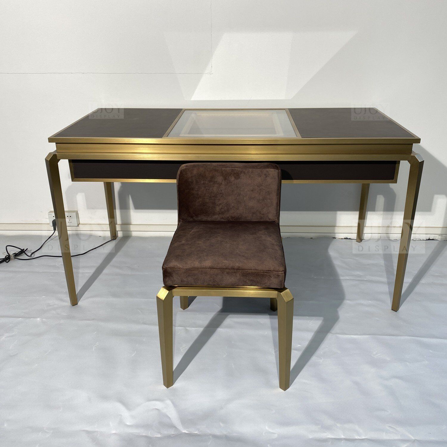 Luxury Jewelry Table With Glass Window VIP Desk UD016 (8) Luxury Jewelry Table With Glass Window VIP Desk UD016 (8)