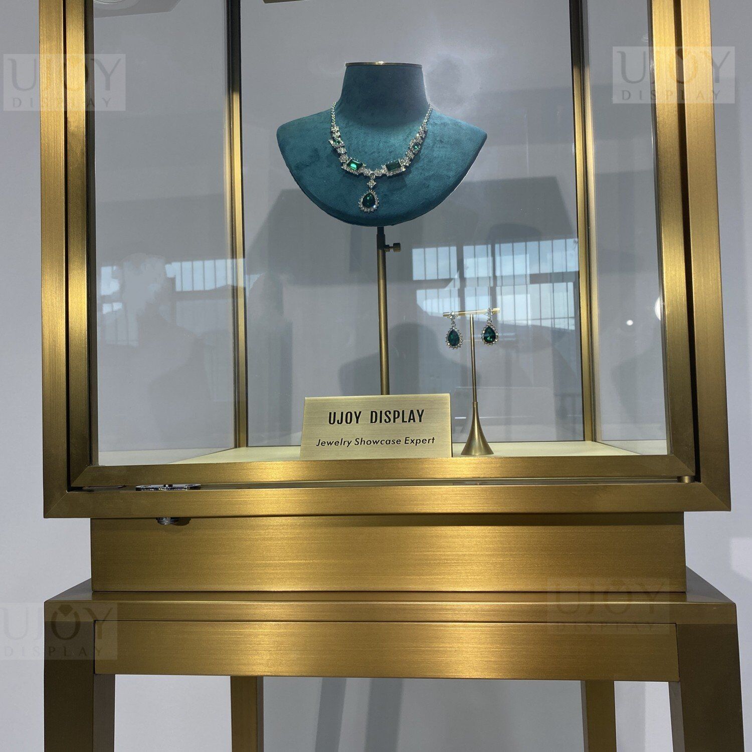 close view of Jewelry Showcase Display Tower Wholesale UD011 (6) close view of Jewelry Showcase Display Tower Wholesale UD011 (6)