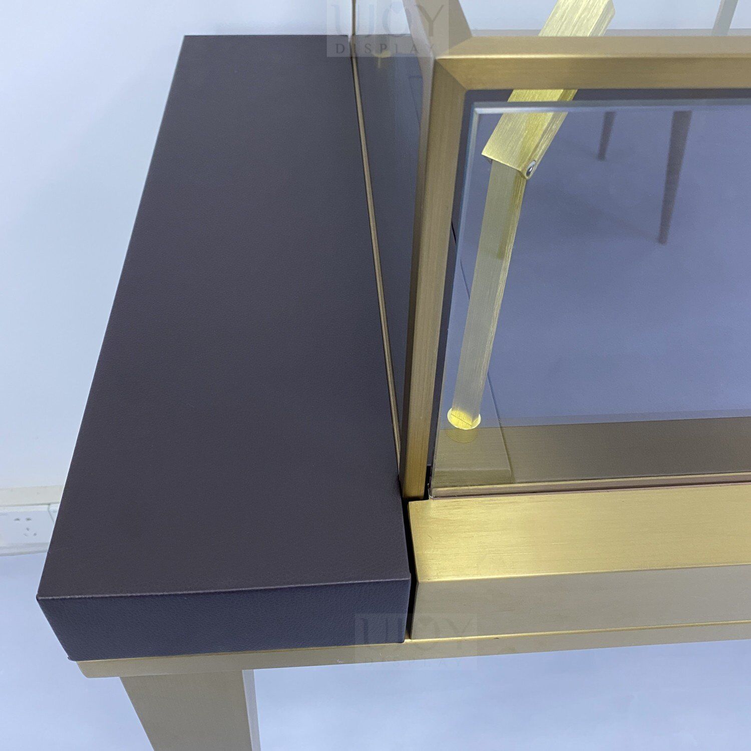 leather detail__2023 New Jewelry Display Table with Glass and Light UD017 (6) leather detail__2023 New Jewelry Display Table with Glass and Light UD017 (6)